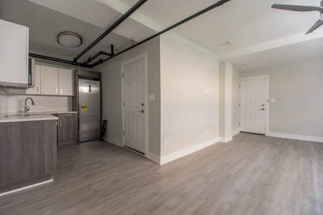 Building Photo - 4352 N Cicero Ave