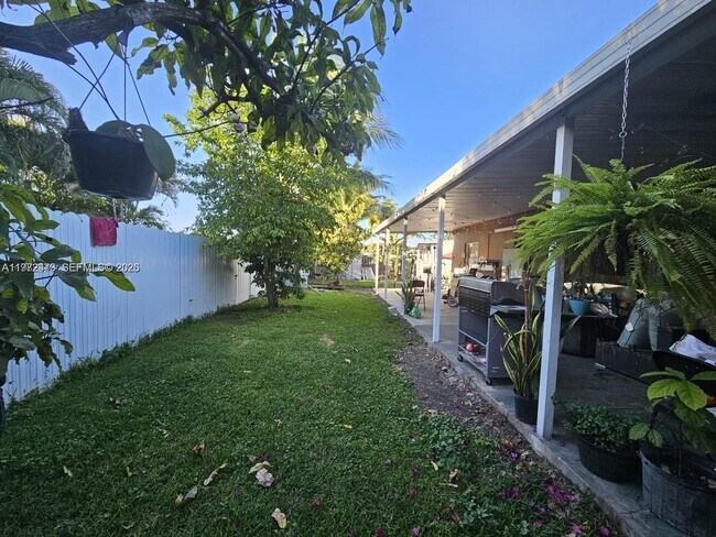 Foto del edificio - 718 SE 12th Ter