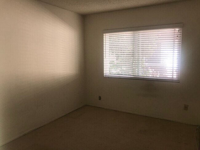 Building Photo - 1705 Hope St