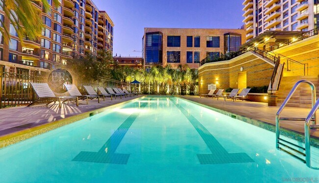 Foto del edificio - 500 W Harbor Dr