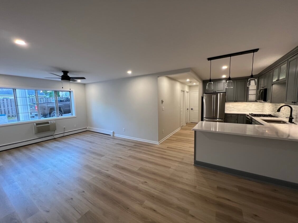 255 Elmwood Ave Unit 103, Lake Geneva, WI 53147 Condo for Rent in