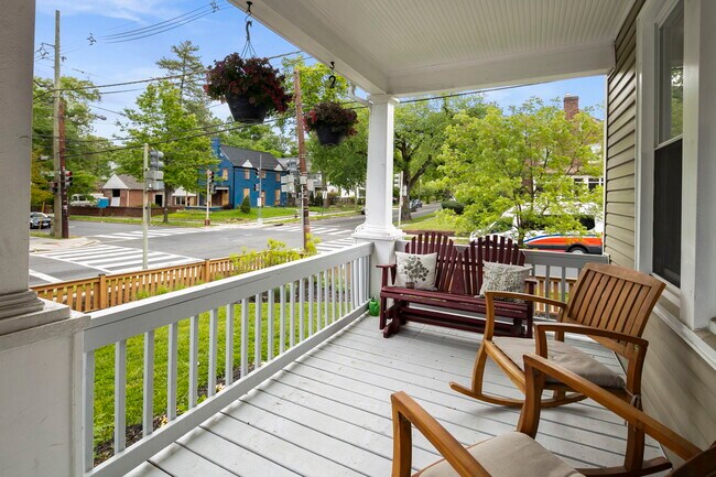 Building Photo - 1351 Franklin St NE