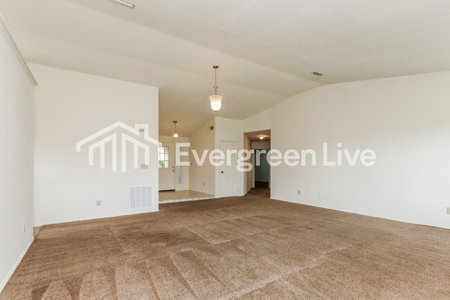 Building Photo - 6621 Deer Knolls Dr