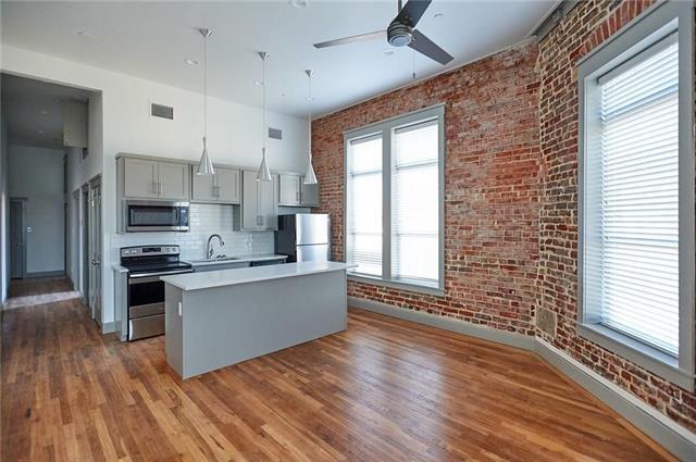 Primary Photo - 200 W Brown St