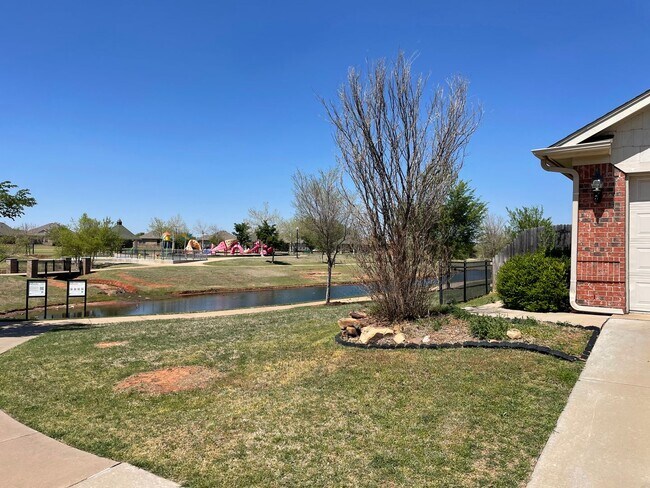 Building Photo - Upscale Edmond in Valencia , Deer Creek Sc...