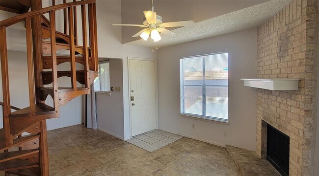 Foto del edificio - 2500 Burleson Rd