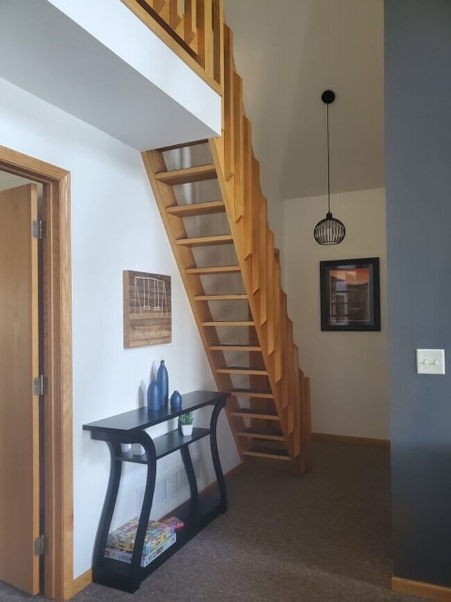 Building Photo - 2 Bed, 1 Bath Cabin available for rent thr...