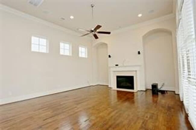 Photo - 3226 McKinney St Apartment