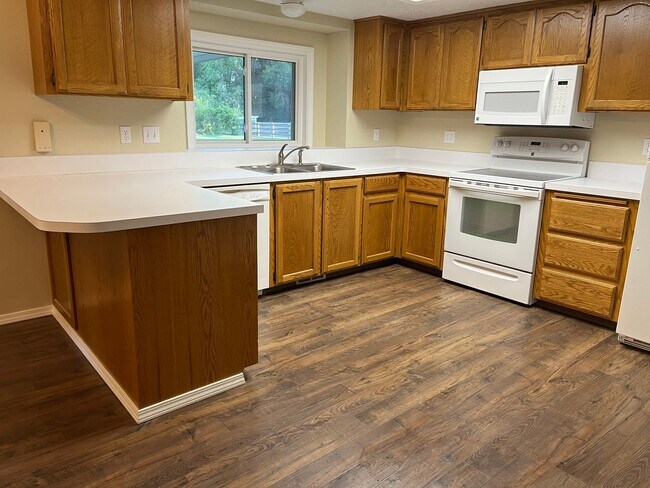 Foto del edificio - Room to Roam! Updated 3-Bedroom Home with Huge Yard