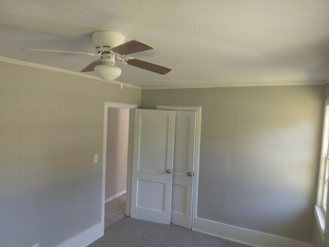 Building Photo - 106 Peach Ave