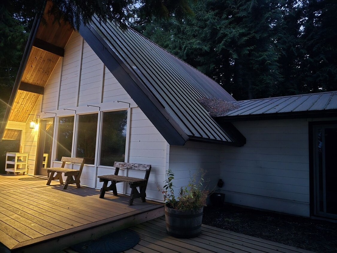 Primary Photo - Charming 2-Bedroom Retreat in Ferndale