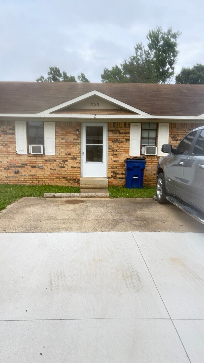 Foto del edificio - 303 S 10th St