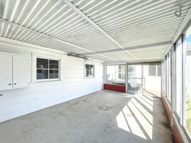 Foto del edificio - 122 Cherry Ave