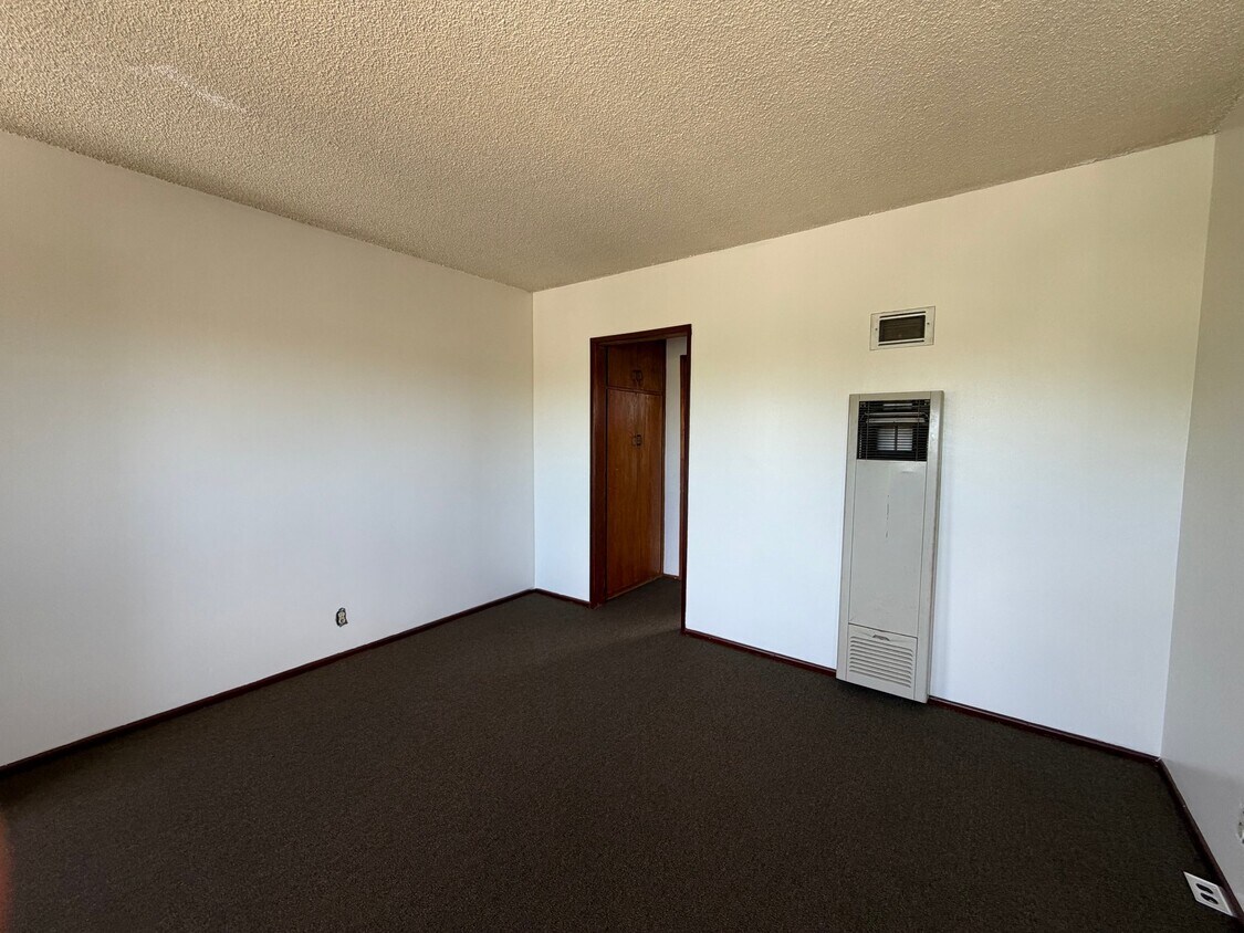 Building Photo - 9315 San Vincente Ave