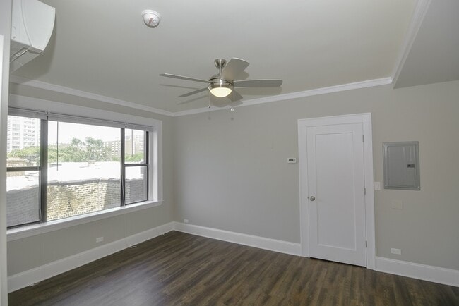 Building Photo - 817 W Lakeside Pl
