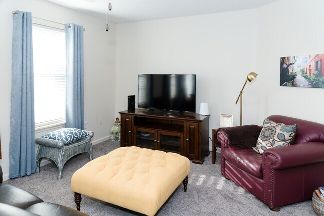 Foto del edificio - 796 Harbor Pl Dr