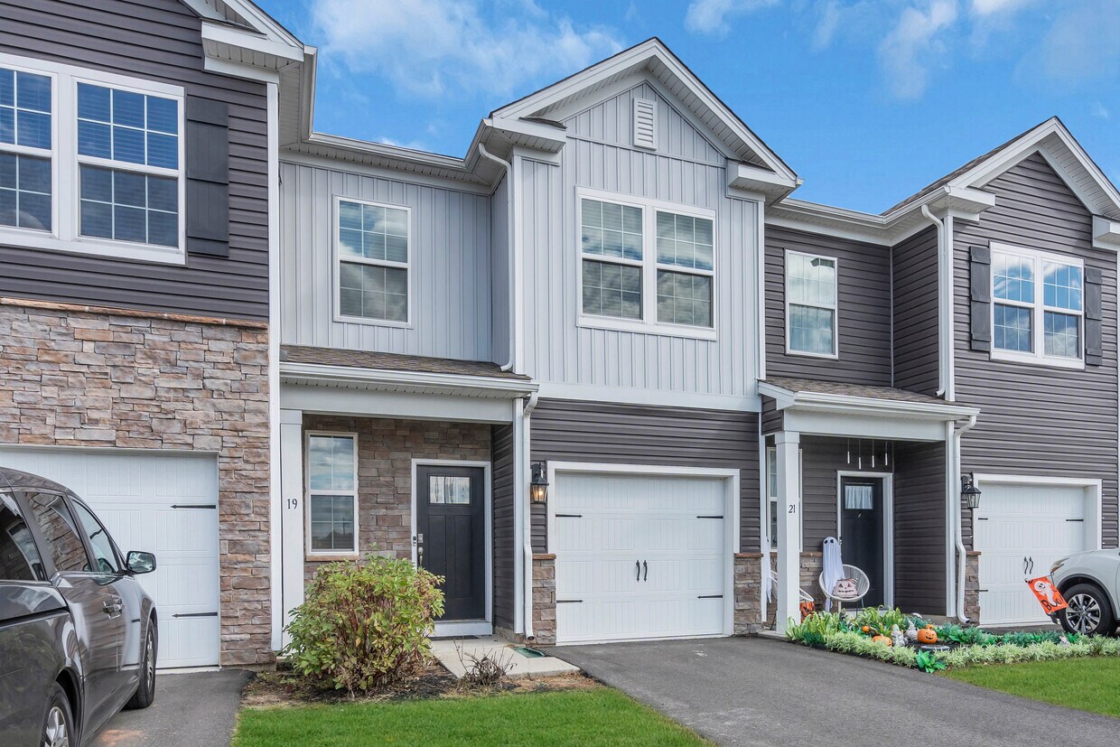 Foto principal - 19 Katherine Dr