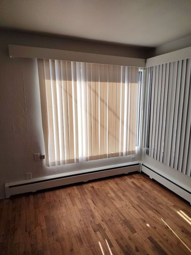 Building Photo - Spacious 4-Bedroom / 2-Bath Home with Stun...