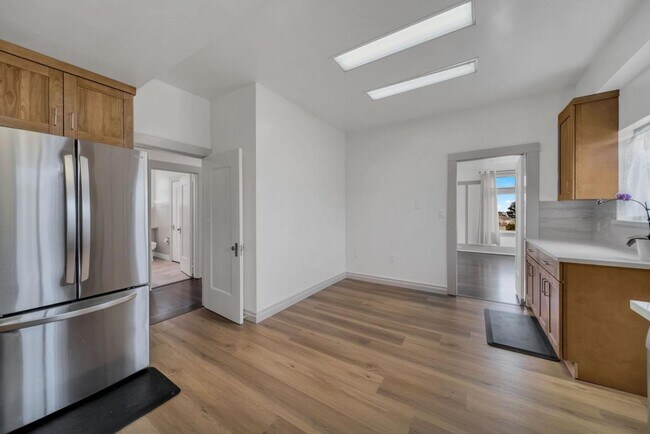 Building Photo - 154 Paloma Ave