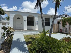 Building Photo - 1807 NW 33rd St