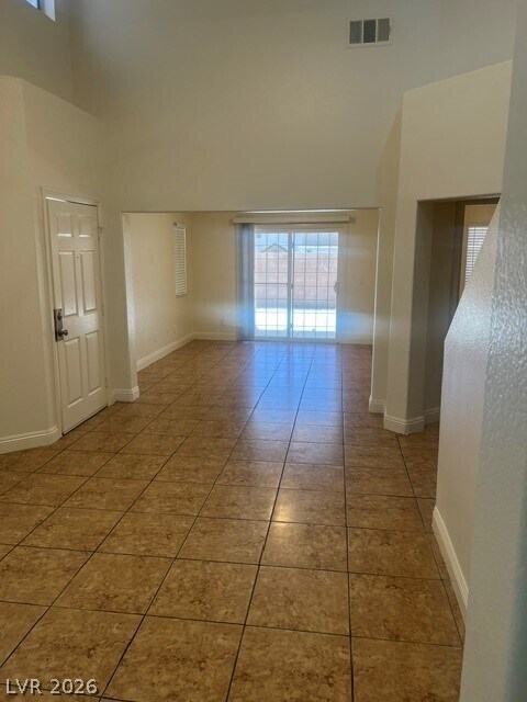 Foto del edificio - 6079 Riflecrest Ave
