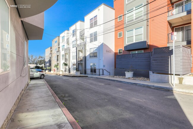 Foto del edificio - 8400 Oceanview Terrace