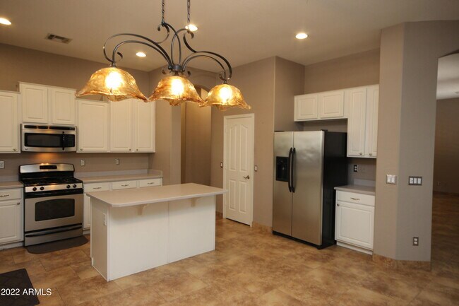 Building Photo - 6833 Cottontail Ln
