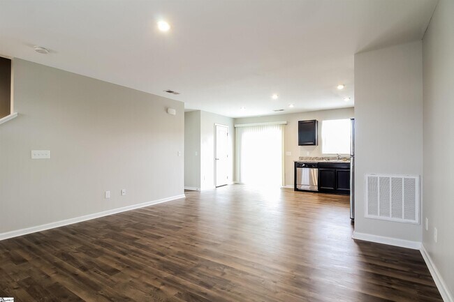 Building Photo - 6 Castlebrook Dr