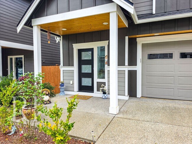 Foto del edificio - 1935 NW Rustling Fir Ln