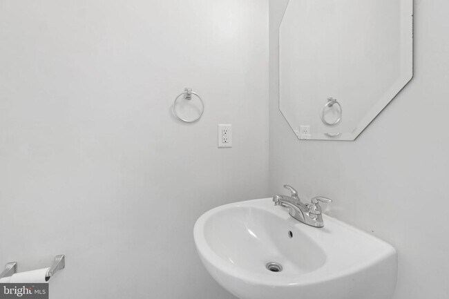 Foto del edificio - 334 L St SE