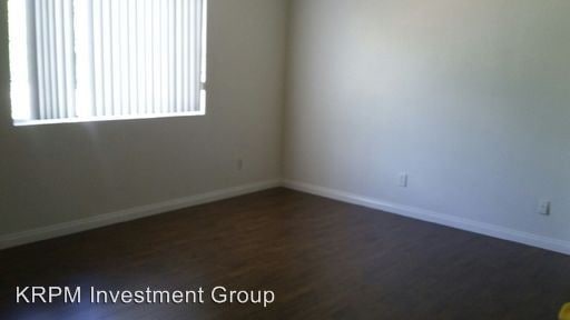 Building Photo - 117 E Ash Ave