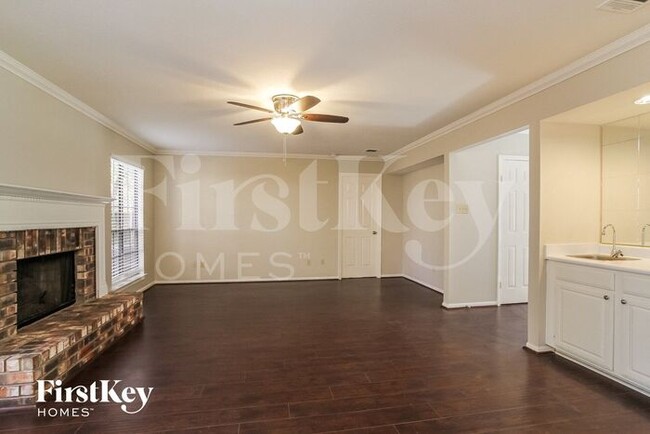 Building Photo - 30 Sylvan Forest Dr