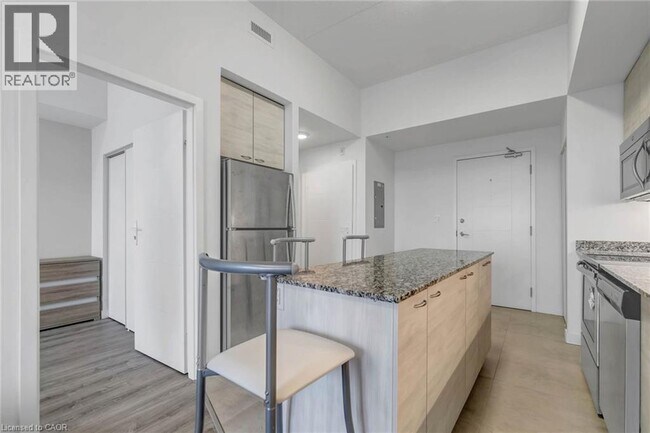 Building Photo - 280 Lester St