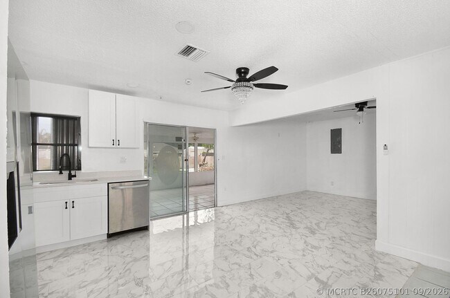 Foto del edificio - 325 NW Rebecca Ave