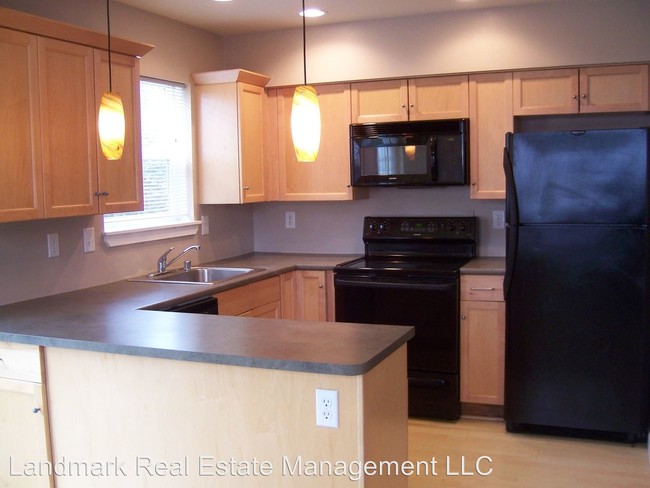 Building Photo - 5739 Fallbrook Ln