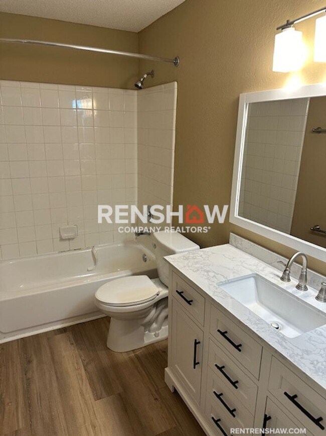 Foto del edificio - Charming 4 bedroom 2 1/2 Bath In Raleigh!