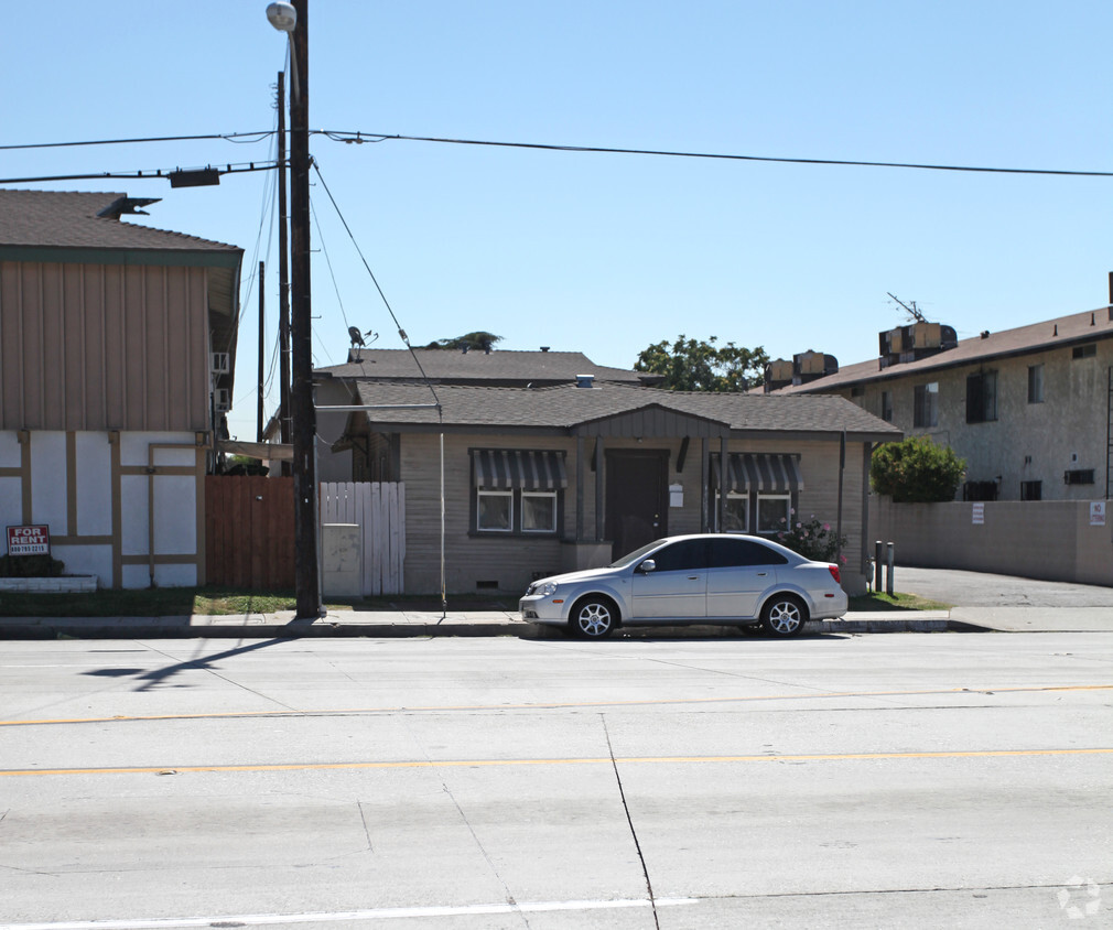 Building Photo - 3630 N Baldwin Ave