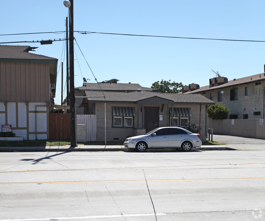 Foto del edificio - 3630 N Baldwin Ave