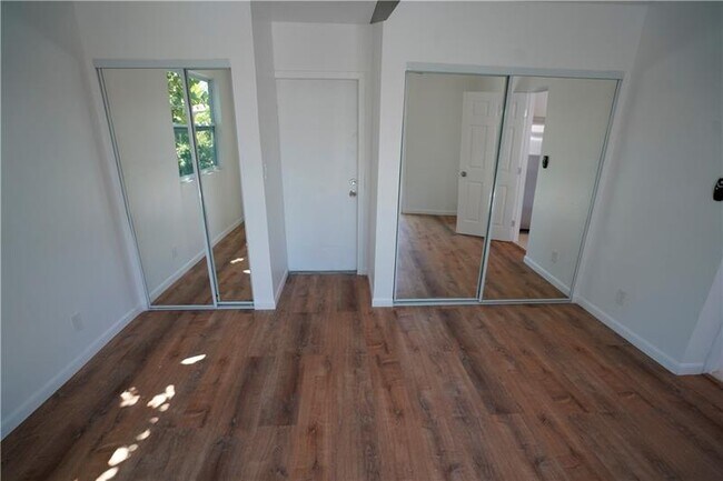 Building Photo - 1472 NE 30th Ct