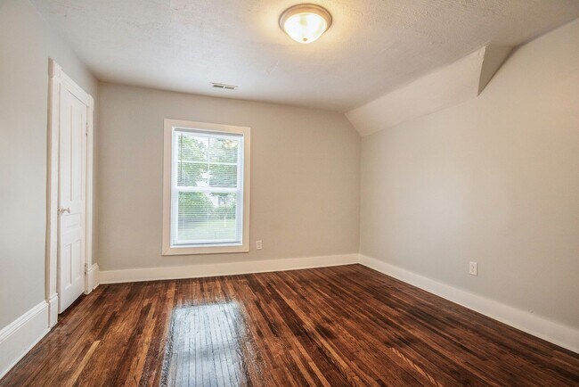 Foto del edificio - 800 Clancy Ave NE