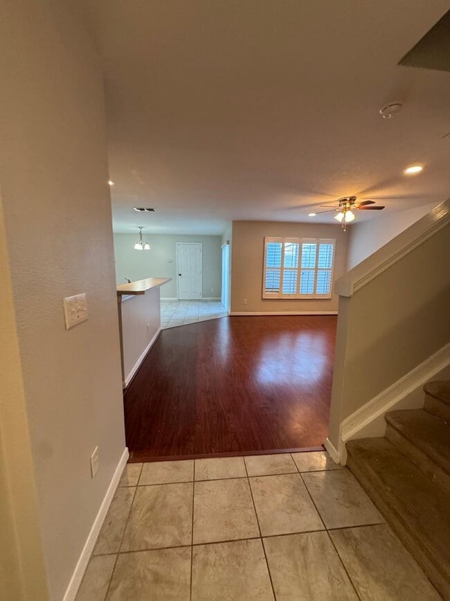 Building Photo - Avalon Park: 3 Bedroom, 2.5 Bath, 2 Car Garage Townhome