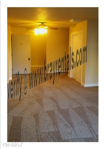 Building Photo - 3233 Lakeside Dr