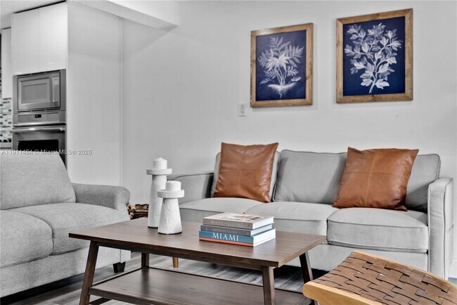 Foto del edificio - 1841 SW 29th Ave