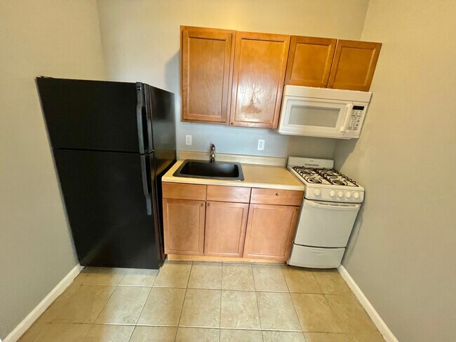 Building Photo - 366 4th Ave