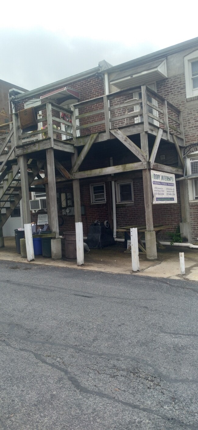 Building Photo - 619 Lancaster Ave