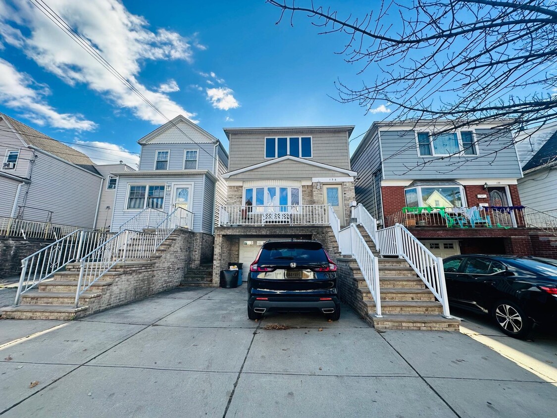 Primary Photo - 126 W 25th St