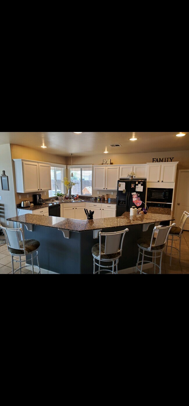 Building Photo - 290 San Ramon Ct