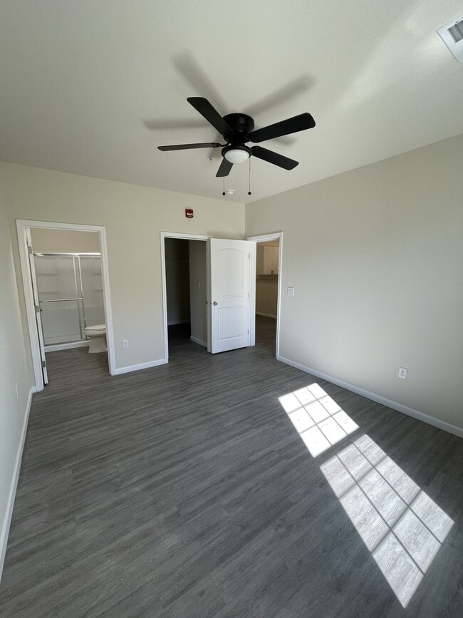 Building Photo - 214 Harmony Mdws Ct