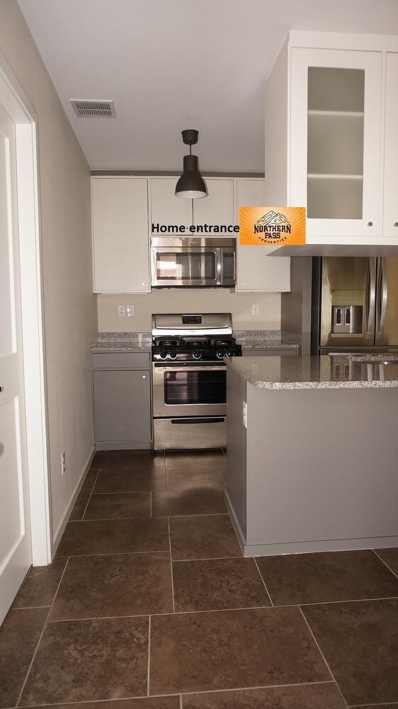 Building Photo - 4200 Camelot Hts