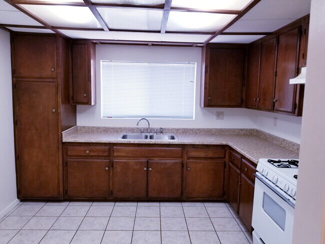 Building Photo - 7016 Eton Ave